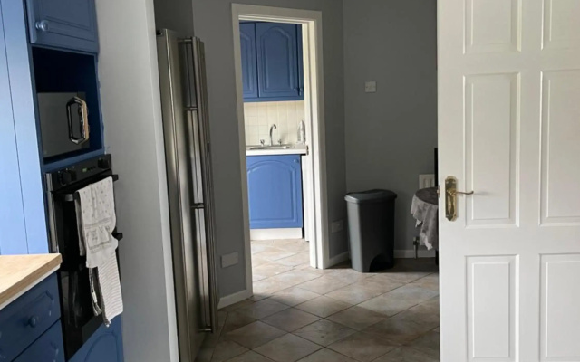 Causeway View Portrush - large 4 bedroom seafront house