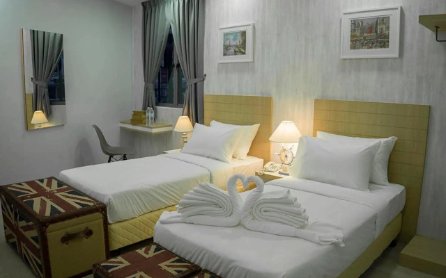 LightHouse Hotel & ShortStay