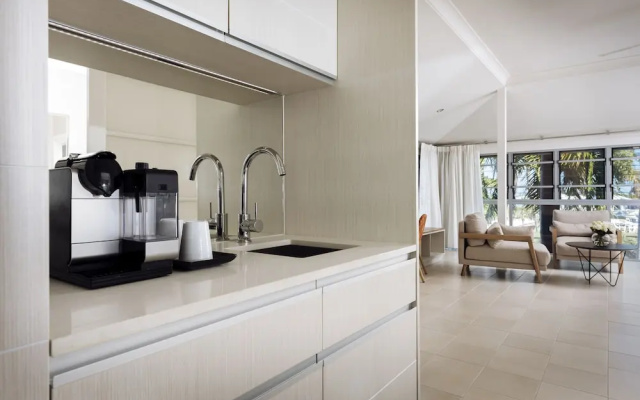 Mangrove Hotel