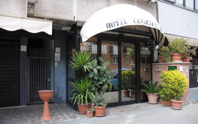 Hotel Cinecittà вид на фасад