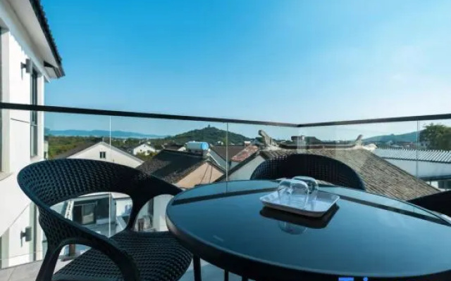 Suzhou Banshandu Hillside Pool Holiday Meisu (Taihu Xishan Island Branch)