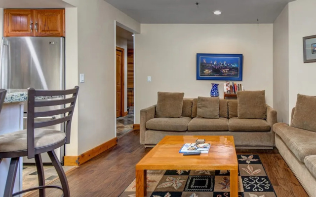 1687 Lakeside 3 Bedroom Home by RedAwning
