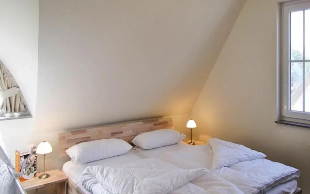 Holiday House Nightingale, Glowe
