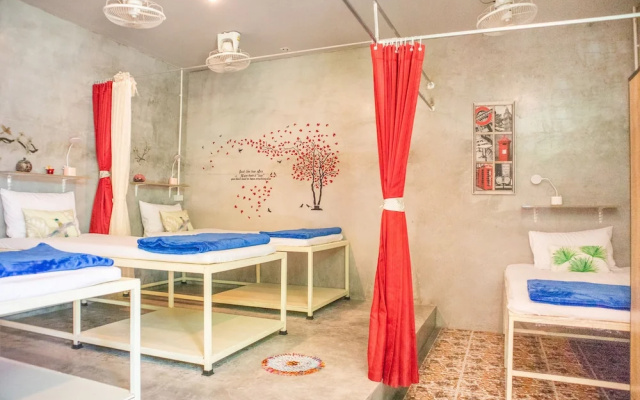 OYO 617 Tira Hostel chalong Phuket