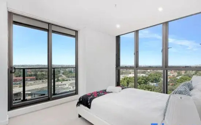 Stylish 2BR Apt with Views Near Parramatta