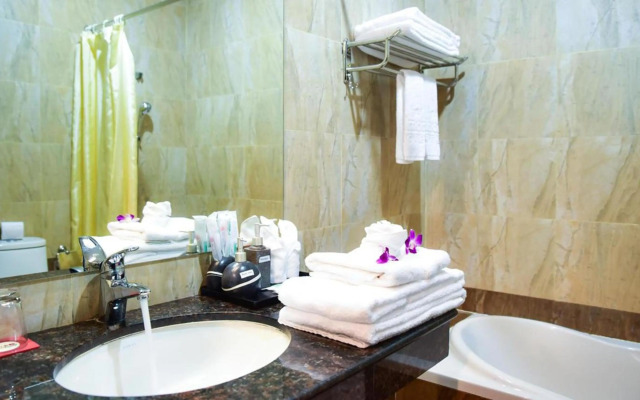 Almond Hotel Sothearos