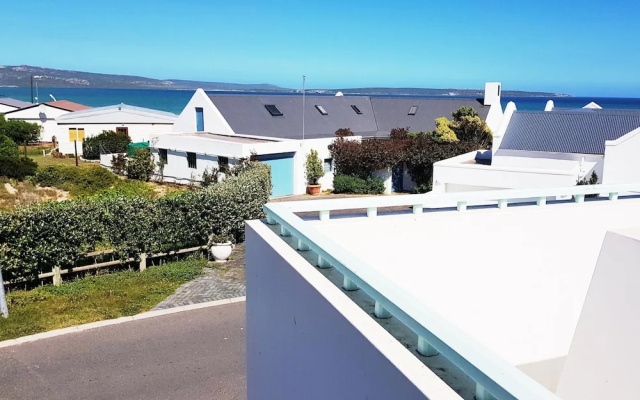 99 Steps, Langebaan 8-sleeper