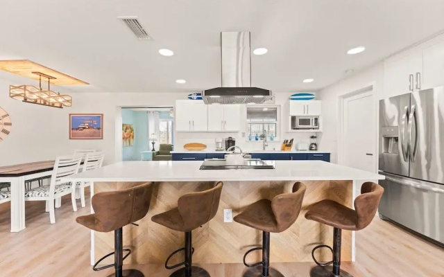 384 Harbor Drive