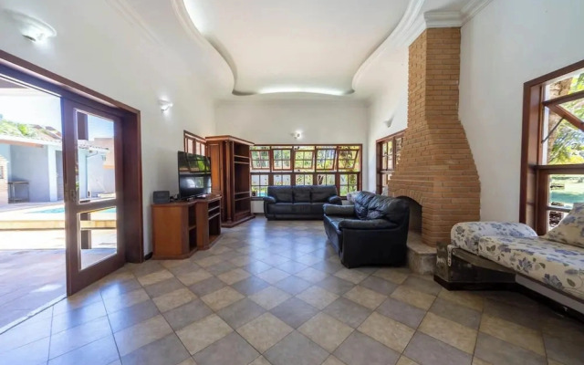 Casa c Piscina e Churrasqueira em Condom nio