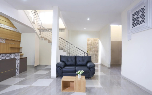 OYO 999 Garuda Guesthouse