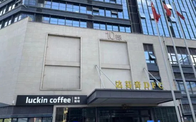Dingchen E-Sports Apartment (Ganzhou Da Vinci Branch)