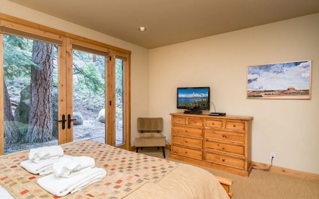 Extravagant Mountain Lodge at Heavenly by RedAwning