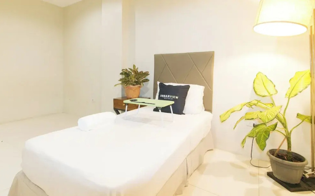 UrbanView @ Lacson Street Bacolod City by RedDoorz