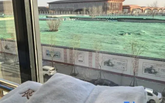 Zhanbei Hotel (New International Exhibition Center Hualikan Subway Station)