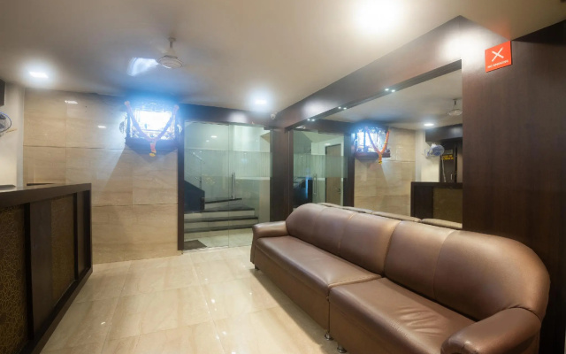 Capital O 67431 Hotel Everest Lodging
