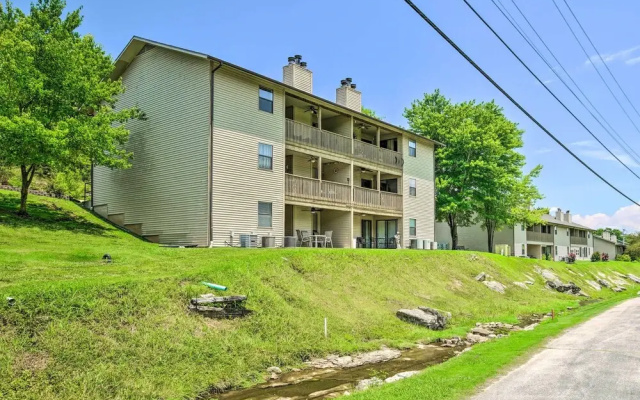Pet-friendly Branson Retreat w/ Pool & Golf Access