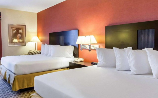 Quality Inn & Suites Oakwood Village - Cleveland South