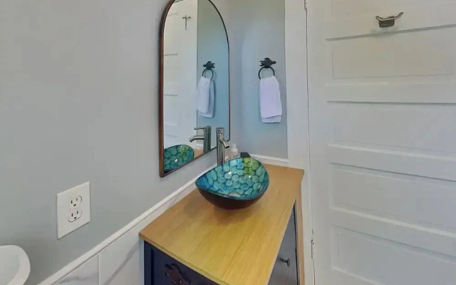Sealy Street Duo by Ryson Vacation Rentals