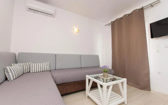 Anius Apartments