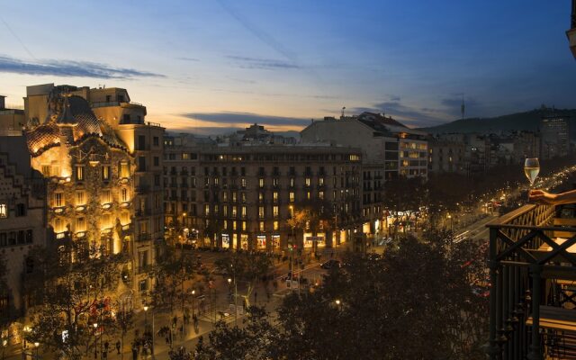 Отель Godó Luxury Apartment Passeig de Gracia Испания, Барселона - отзывы, цены и фото номеров - забронировать отель Godó Luxury Apartment Passeig de Gracia онлайн вид на фасад