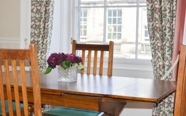 2 Bedroom Flat in Central Edinburgh