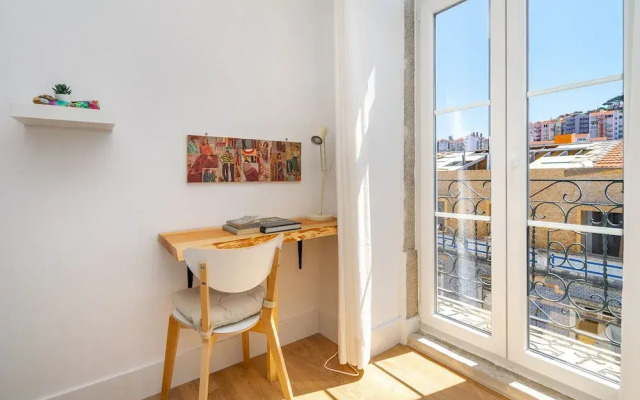 Modern Lisbon Apartments by SoulPlaces