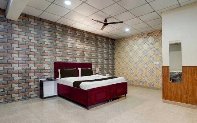 Saver Double Hotel O Sec 58 Hotel Alpha