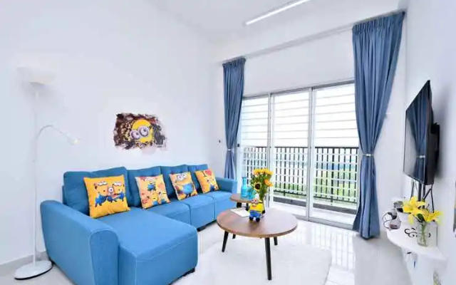 Minions Homestay_Near KLIA_WIFI + TV Box