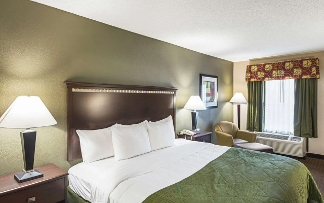 Quality Inn & Suites Greenville - Haywood Mall