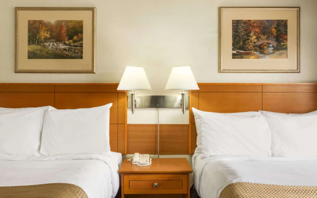 Travelodge by Wyndham Edmonton East