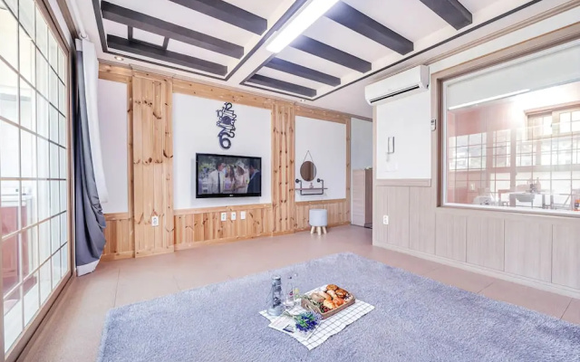 Geojedo Whirlpool Pension (pets friendly)