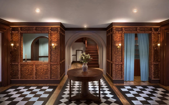 Shenandoah Mansions, an Ash Hotel