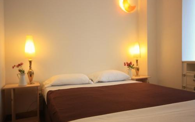 Myplace - Lisbon - Camoes