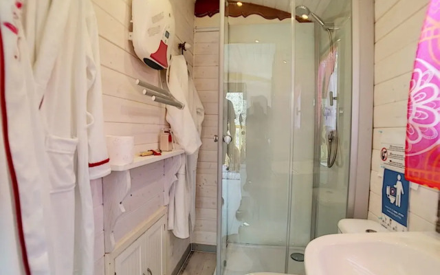 MAS MAURANE-Roulotte avec SPA privé
