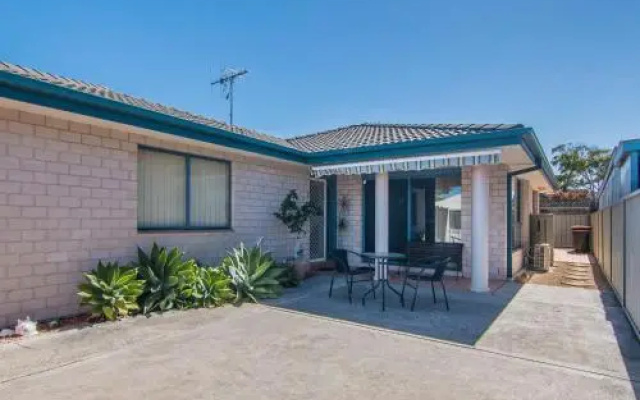 1/54 Parkes, Airconditioned