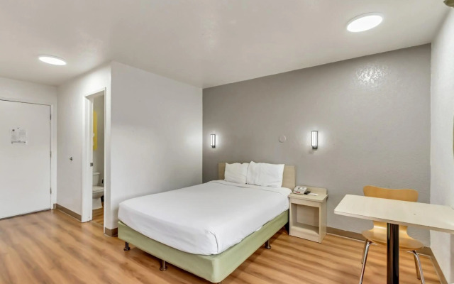 Motel 6 Ogden, UT- Downtown