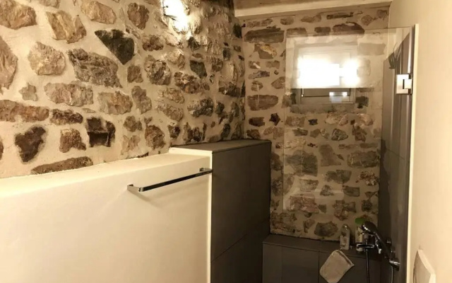 Footpath House / Ολόκληρο σπίτι στο Μεγάλο Χωριό