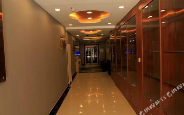 Super 8 Hotel (Beijing Fengtai Railway Station Subway Station)