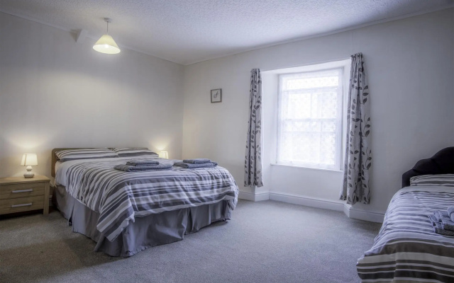 Dragons Den - 2 Bedroom Apartment - Tenby