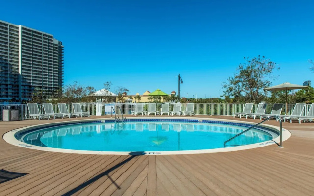 Laketown Wharf 1120