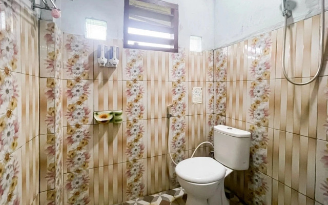 RedDoorz near Salib Kasih Tarutung