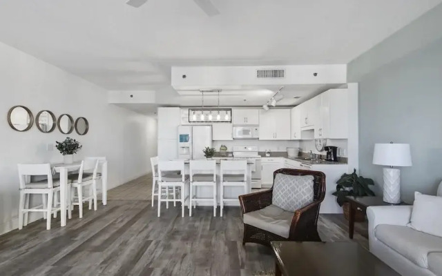 Laketown Wharf 1116