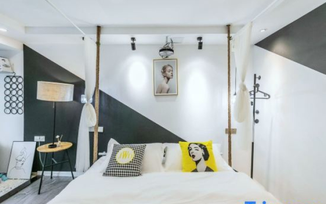 Chongqing Impression Art Homestay (Jiefangbei Pedestrian Street Hong Ya Dong)