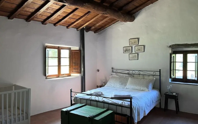 Casale Rustico con Piscina Privata e Ampio Parco