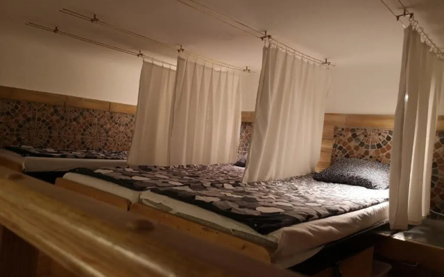 Locomotive Light Hostel  Apartments
