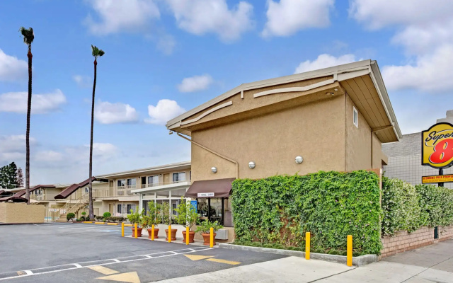 Super 8 By Wyndham Culver