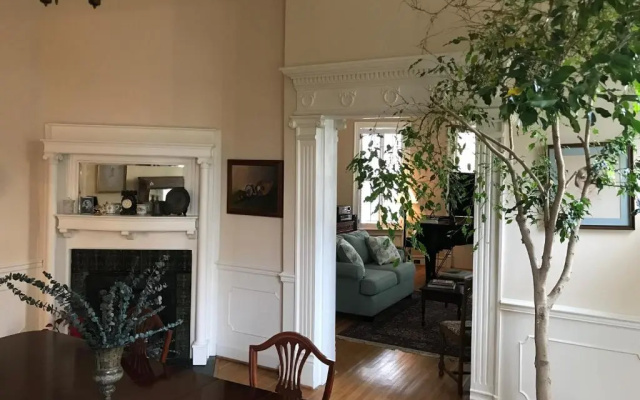 Charles Bass House Bed & Breakfast