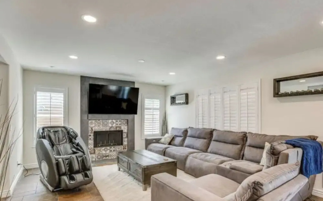 4BR Home w/ Private Pool, Patio & Grill
