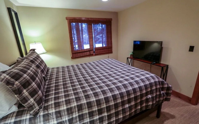 Stonegate #5 5 Bedroom Home by RedAwning