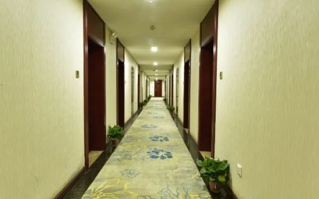 Dunhuang Binhe International Hotel (Dunhuang Night Market & Dunhuang Bookstore)